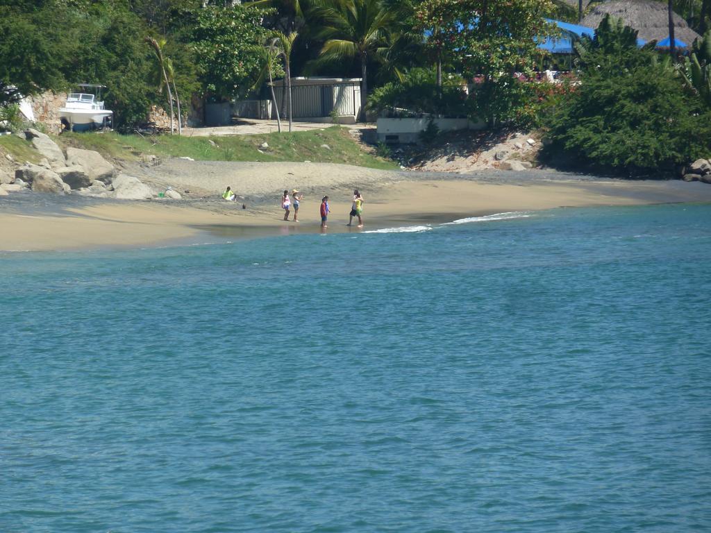 Dolphin Cove Inn Manzanillo Buitenkant foto