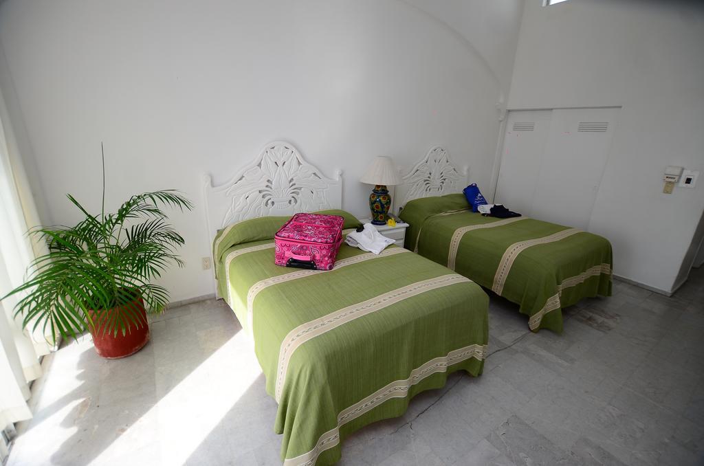 Dolphin Cove Inn Manzanillo Buitenkant foto